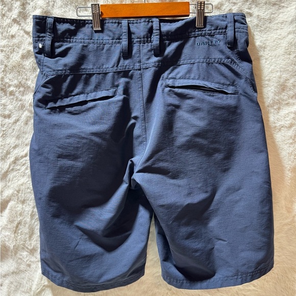 Oakley Blue Performance Shorts Mens Size 34 Bermuda Logo - Picture 3 of 9